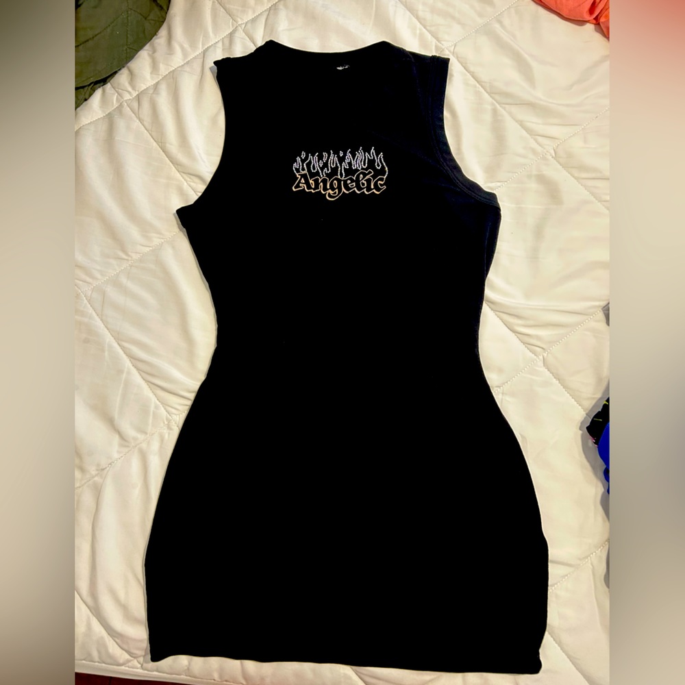 black bodycon dress